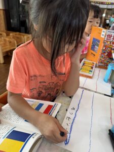 5歳はっぴー組　国旗合わせをつくろう
