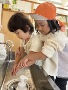 5歳はっぴー組 一緒に歌って手洗い習慣