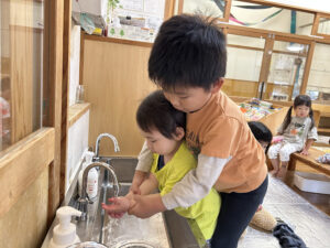 2歳かぜ組 おねがい洗いってどうやってやるの?
