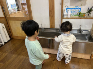 2歳かぜぐみ　やさしさ広がる瞬間