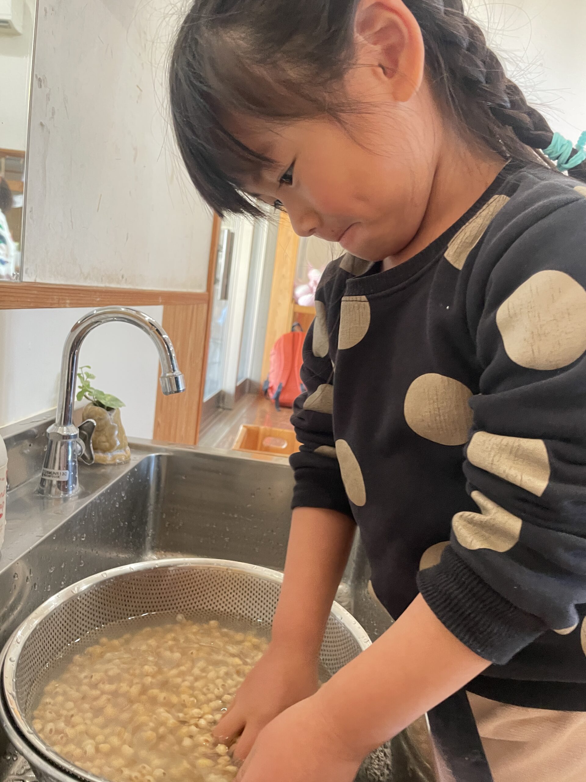 4歳ほし組　みそ作り1日目