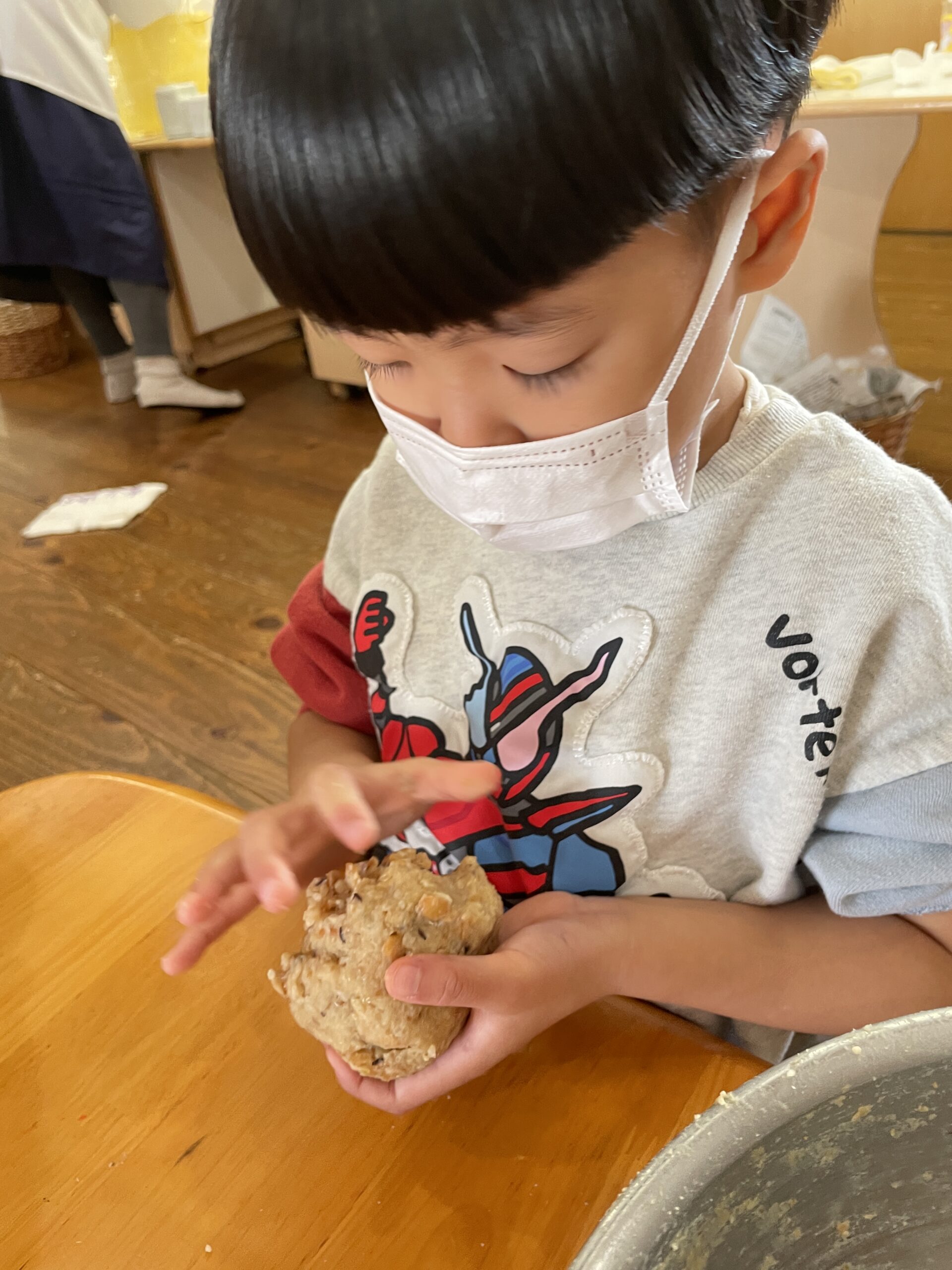 4歳ほし組　みそ作り2日目